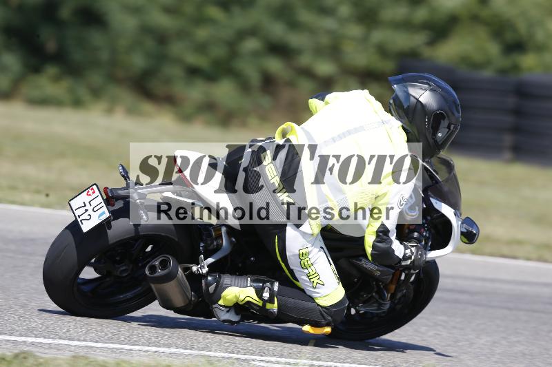 /Archiv-2025/49 26.08.2025 Cornu Master School ADR/blau-bleu/0-3